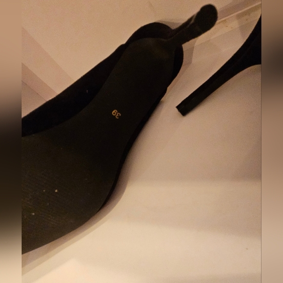 Le Chateau black V high heels new size 9 - Picture 4 of 4
